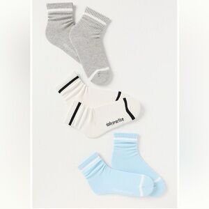 new anthropologie, daily practice, set of crew socks